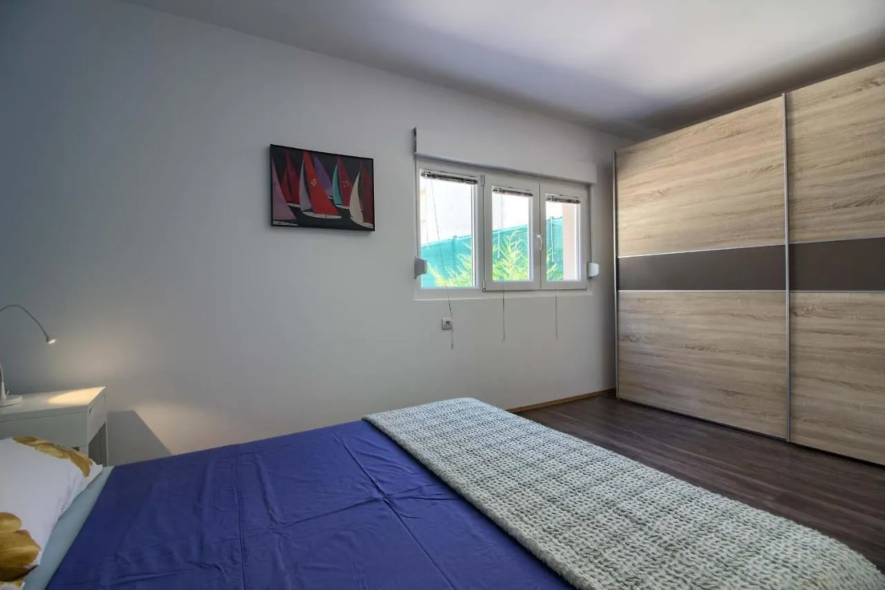 Lovely Holiday Home Pjacal II With Pool In Póla Apartman