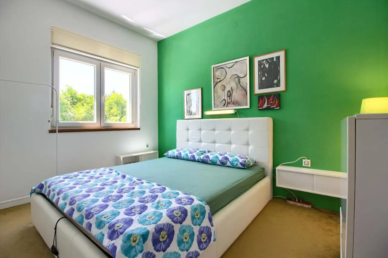 Apartman Lovely Holiday Home Pjacal II With Pool In Póla Horvátország