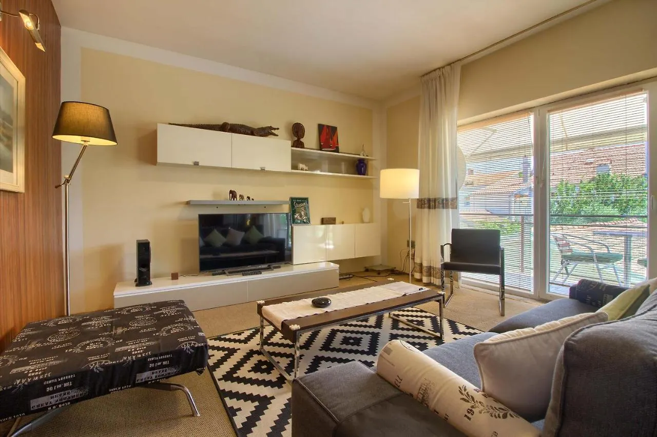 Lovely Holiday Home Pjacal II With Pool In Póla